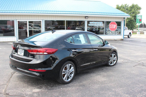 Used 2017 Hyundai Elantra Limited image 4