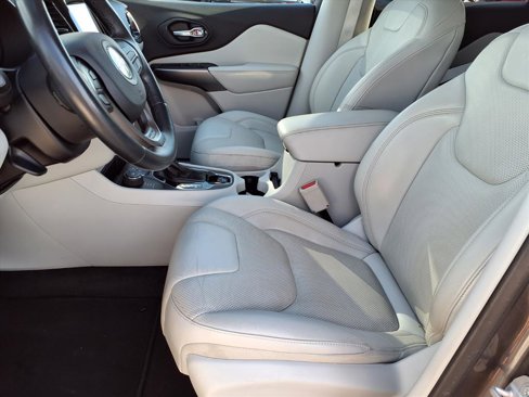 Used 2019 Jeep Cherokee Limited image 5