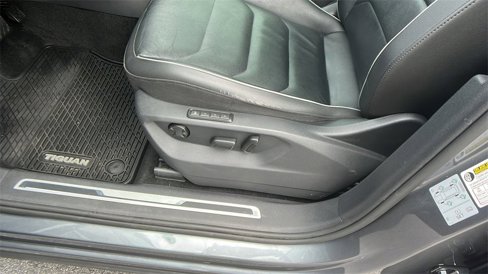 Used 2019 Volkswagen Tiguan SEL Premium R-Line image 15