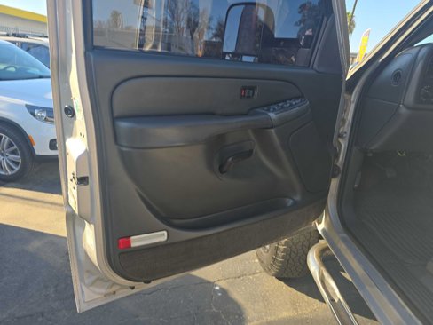 Used 2004 Chevrolet Silverado 2500 LS w/ Skid Plate Package image 9