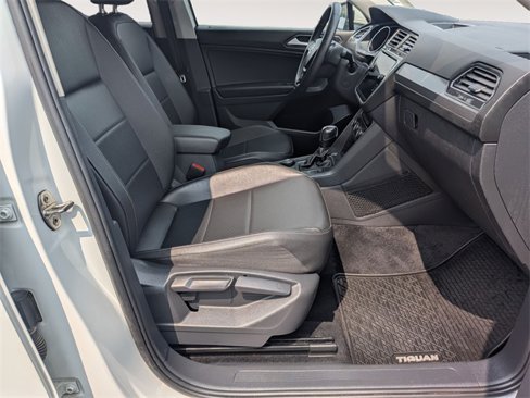 Used 2020 Volkswagen Tiguan SE image 29