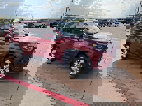 Used 2021 Toyota RAV4 XLE w/ Convenience Package image 6