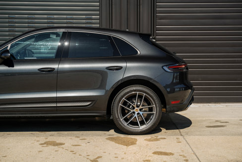 Certified 2025 Porsche Macan image 12