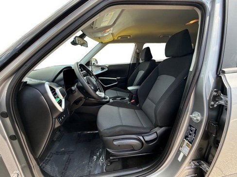 Used 2023 Kia Soul LX image 13