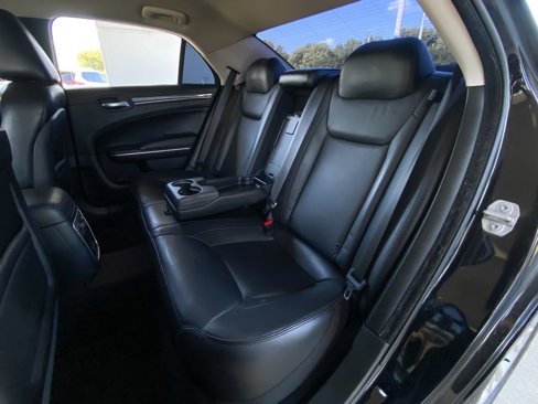 Used 2018 Chrysler 300 Touring L image 23