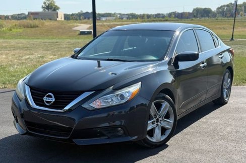 Used 2016 Nissan Altima 2.5 SV image 1
