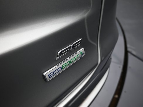 Used 2020 Ford Fusion SE image 12