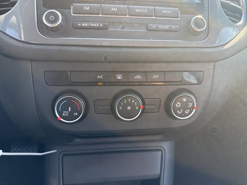 Used 2014 Volkswagen Tiguan S image 12