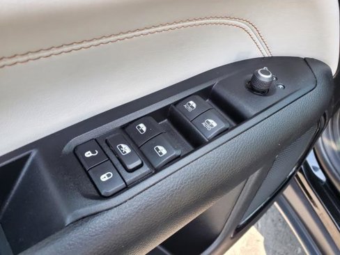 Used 2022 Jeep Compass Limited image 19