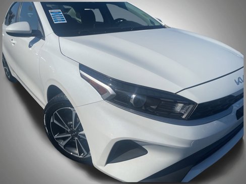 Used 2023 Kia Forte LXS image 3