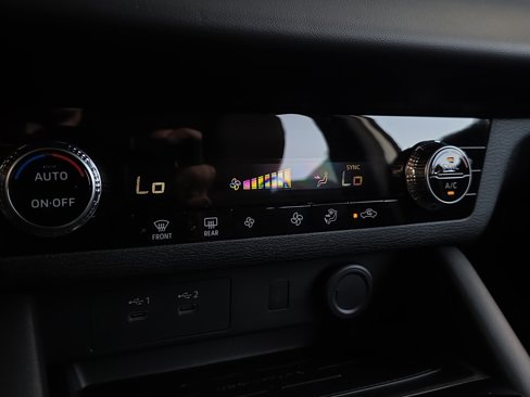 New 2025 Mitsubishi Outlander SE image 15