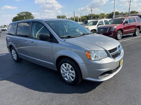 Used 2018 Dodge Grand Caravan SE w/ UConnect Hands-Free Group image 6
