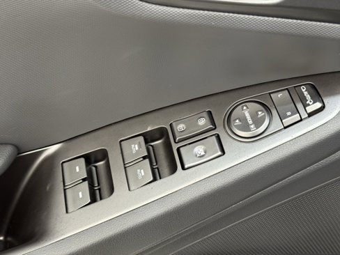 Used 2020 Hyundai Ioniq Limited image 27