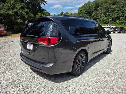 Used 2018 Chrysler Pacifica Limited w/ S Appearance Package image 5