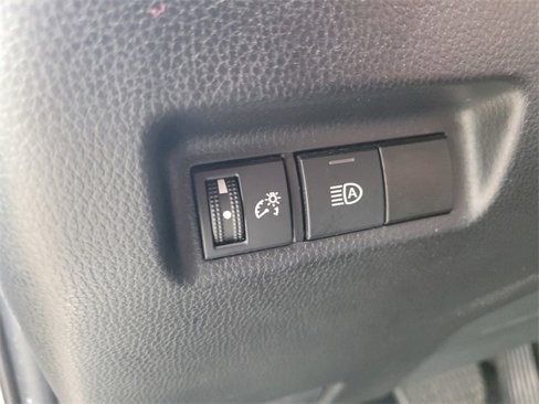 Used 2021 Toyota RAV4 LE image 19