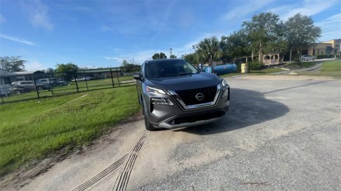 Used 2022 Nissan Rogue SV image 3