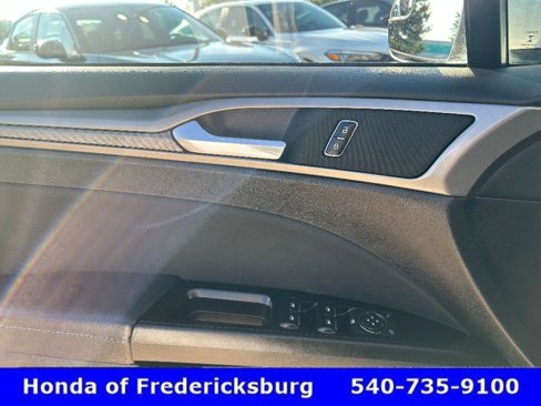 Used 2017 Ford Fusion SE image 32