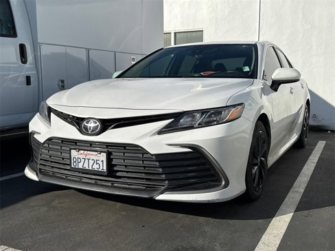 Used 2021 Toyota Camry LE image 2
