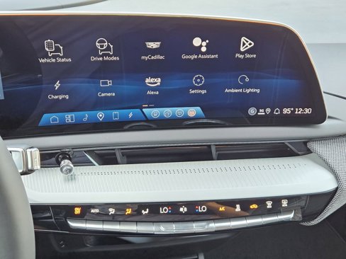 New 2025 Cadillac Optiq Luxury 1 image 19
