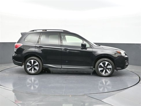 Used 2017 Subaru Forester 2.5i Premium w/ All-Weather Package image 12