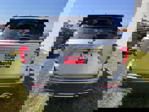 Used 2020 Ford Explorer XLT w/ Equipment Group 202A image 7