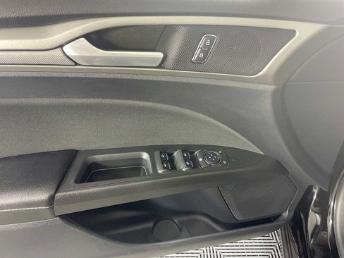 Used 2019 Ford Fusion SE image 15