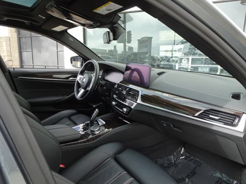 Used 2021 BMW 540i w/ M Sport Package image 18
