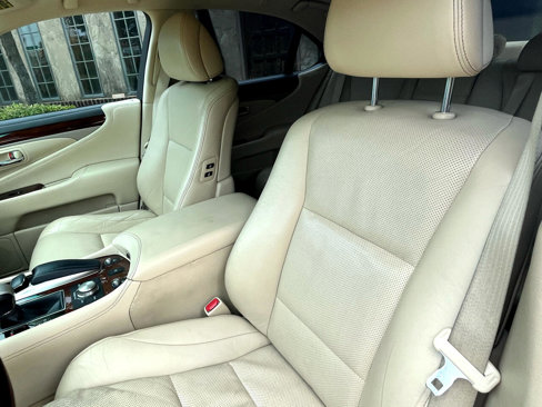 Used 2014 Lexus LS 460 image 31