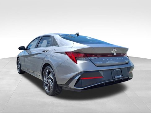 Used 2024 Hyundai Elantra SEL w/ Convenience Package image 6