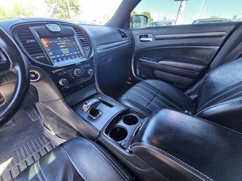 Used 2014 Chrysler 300 S w/ Luxury Group image 19