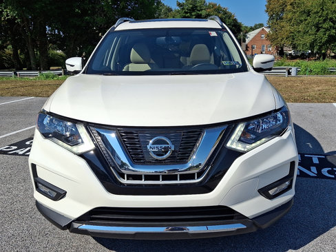 Used 2017 Nissan Rogue SV w/ Sun & Sound Touring Package image 2