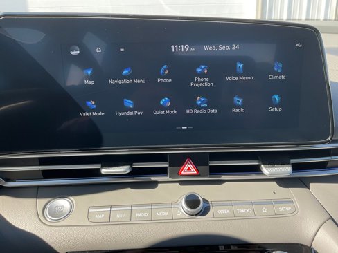 Used 2024 Hyundai Elantra SEL w/ Convenience Package image 12