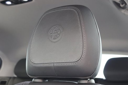 Used 2018 Alfa Romeo Stelvio AWD image 17