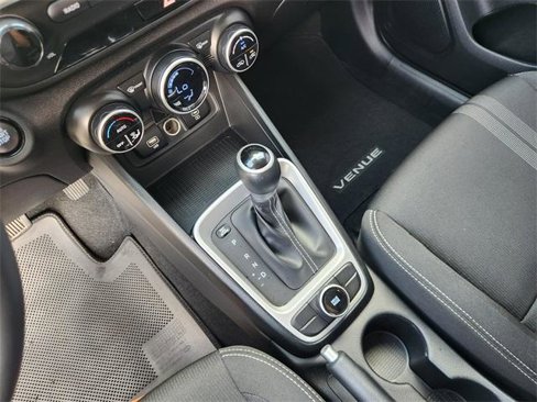 Used 2024 Hyundai Venue SEL image 19