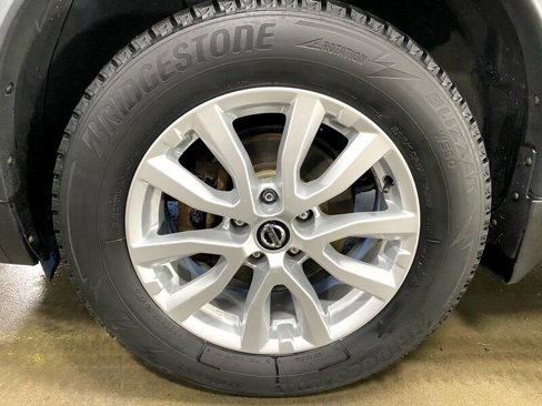 Used 2020 Nissan Rogue SV image 11
