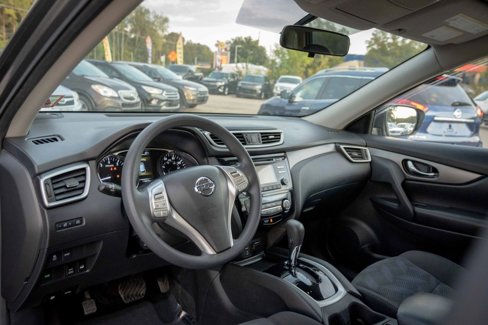 Used 2015 Nissan Rogue SV image 29