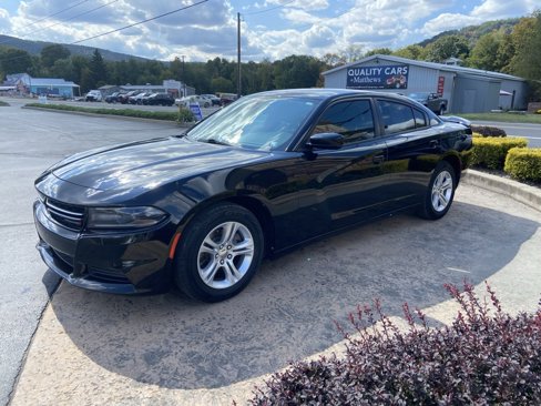 Used 2017 Dodge Charger SE image 3