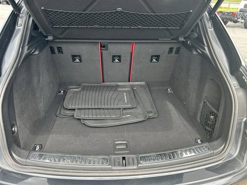 Used 2018 Porsche Macan S image 9