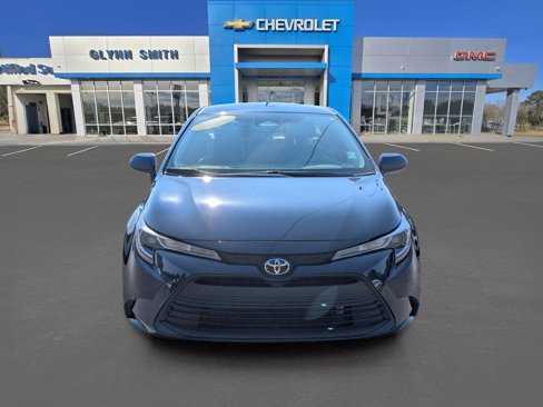 Used 2023 Toyota Corolla LE image 2