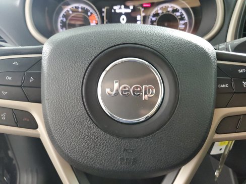 Used 2017 Jeep Cherokee Latitude image 20