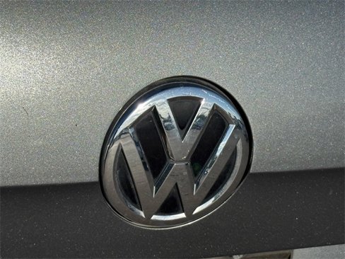 Used 2016 Volkswagen Golf SportWagen image 9