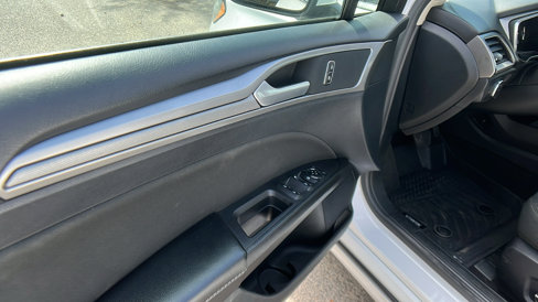 Used 2020 Ford Fusion SE image 15