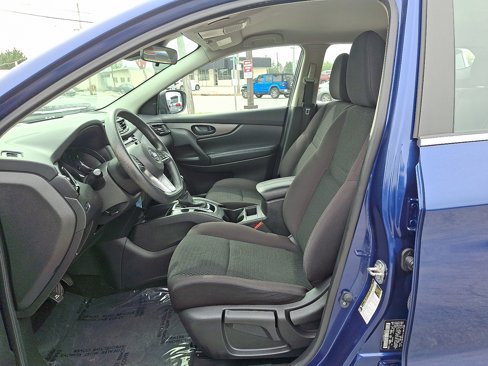 Used 2020 Nissan Rogue Sport S image 14