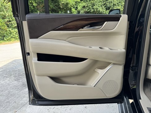 Used 2016 Cadillac Escalade ESV Luxury image 21