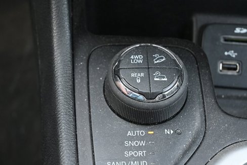 Used 2014 Jeep Cherokee Trailhawk w/ Technology Group image 15