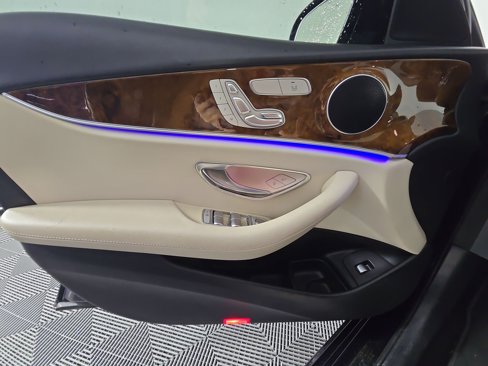 Used 2018 Mercedes-Benz E 300 image 19