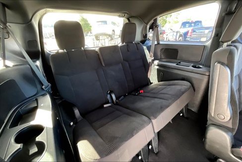 Used 2018 Dodge Grand Caravan SE image 26