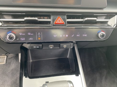 Used 2023 Kia Niro LX image 24