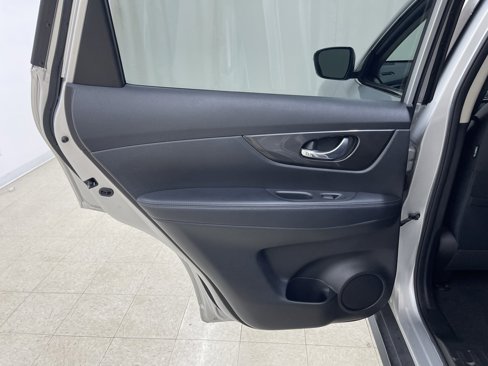 Used 2019 Nissan Rogue SV image 15
