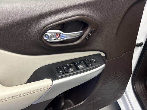 Used 2018 Jeep Cherokee Overland w/ Technology Group image 10